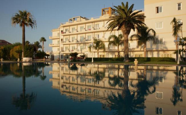 Фото отеля CLUB HOTEL KENNEDY