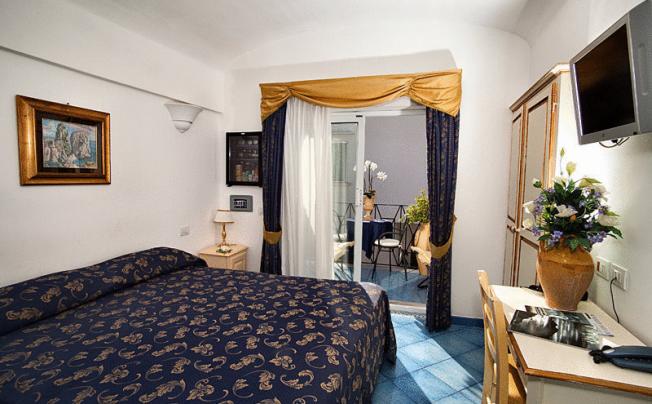 Фото отеля Bussola Hotel