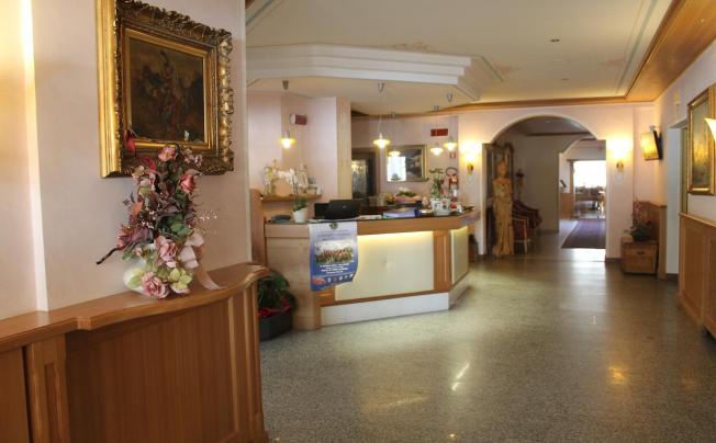 Фото отеля Canada Hotel