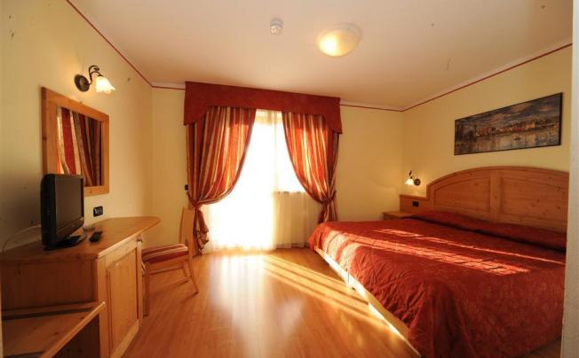 Фото отеля Canada Hotel