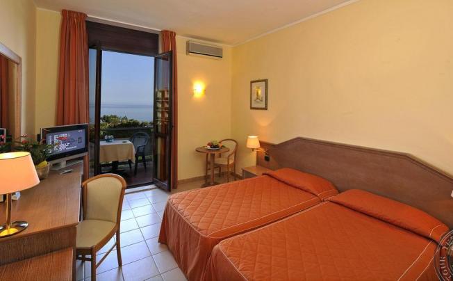 Фото отеля UNAHOTELS Naxos Beach Sicilia