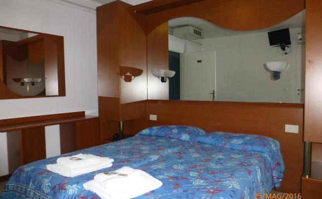 Фото отеля Madison Hotel