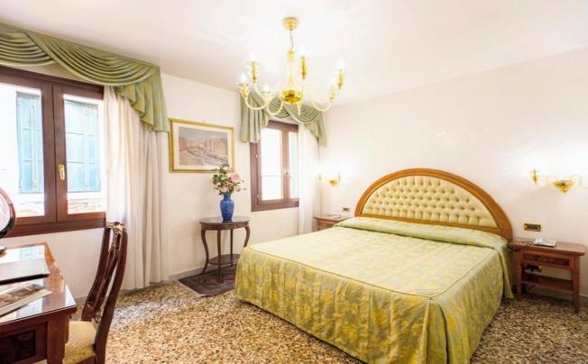 Фото отеля Antica Casa Carettoni Hotel