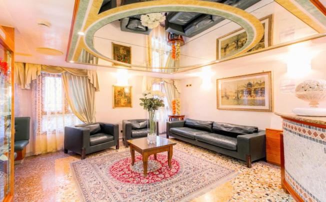 Фото отеля Antica Casa Carettoni Hotel
