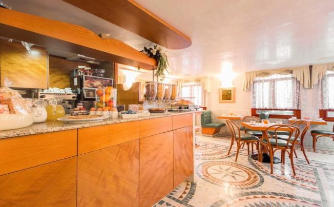 Фото отеля Antica Casa Carettoni Hotel