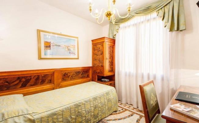 Фото отеля Antica Casa Carettoni Hotel