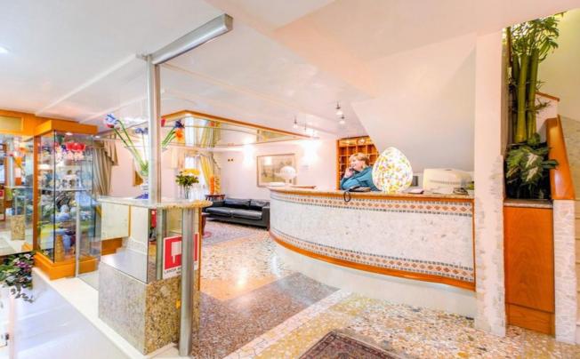 Фото отеля Antica Casa Carettoni Hotel