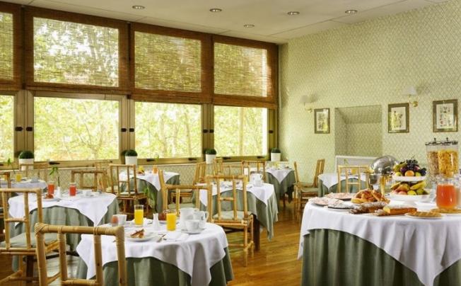 Фото отеля Commodore Hotel