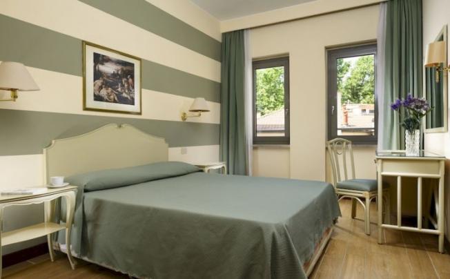 Фото отеля Commodore Hotel