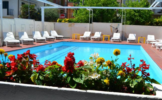 Фото отеля Apis Hotel