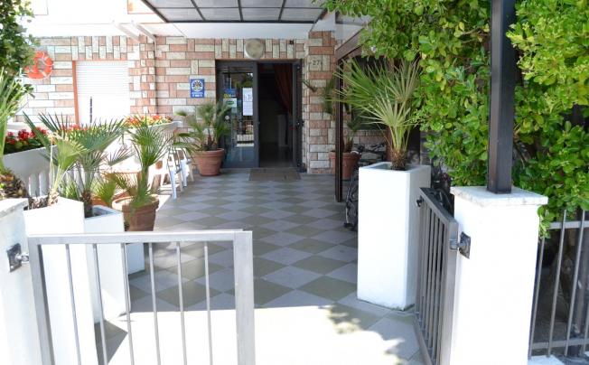 Фото отеля Apis Hotel