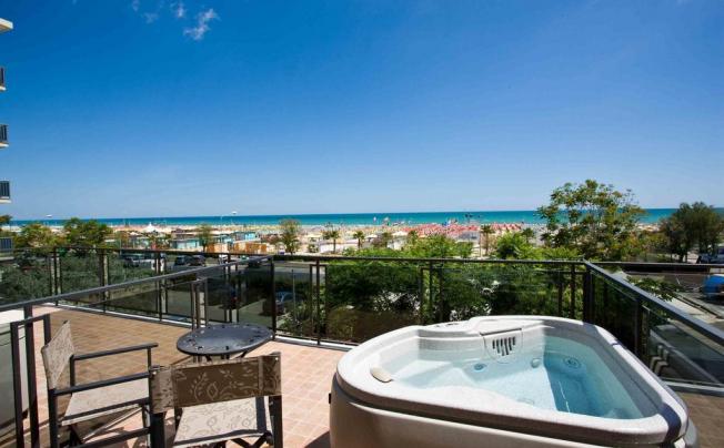 Фото отеля Ferretti Beach