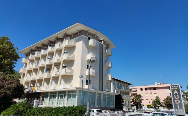 Фото отеля Audi Hotel