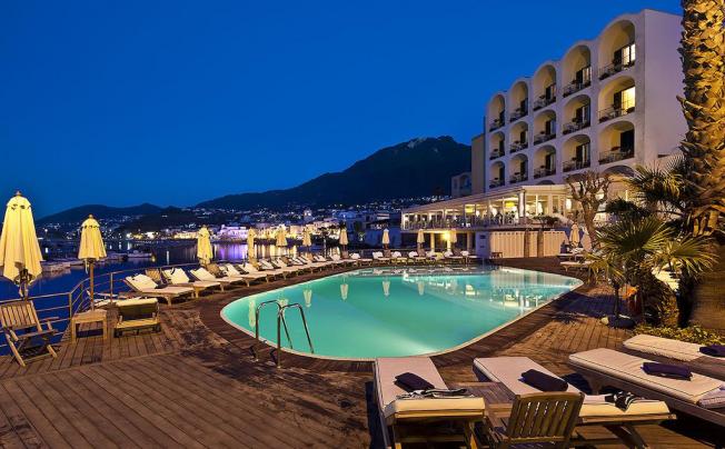 Фото отеля L'albergo Della Regina Isabella Resort & Spa