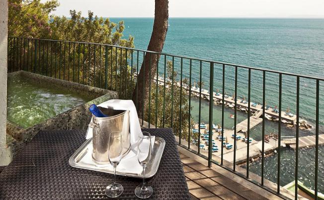 Фото отеля L'albergo Della Regina Isabella Resort & Spa