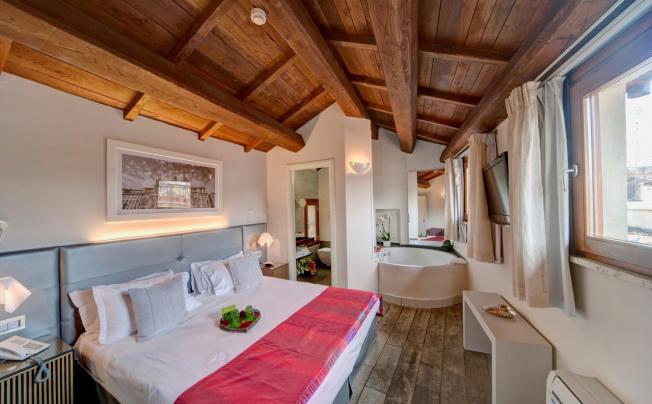 Фото отеля Navona Palace Luxury Inn