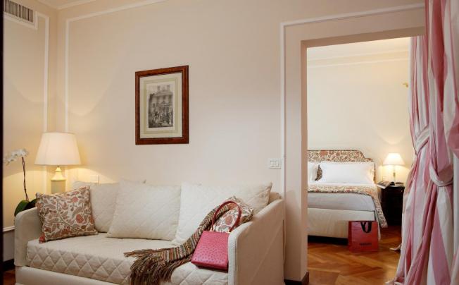 Фото отеля De La Ville Hotel