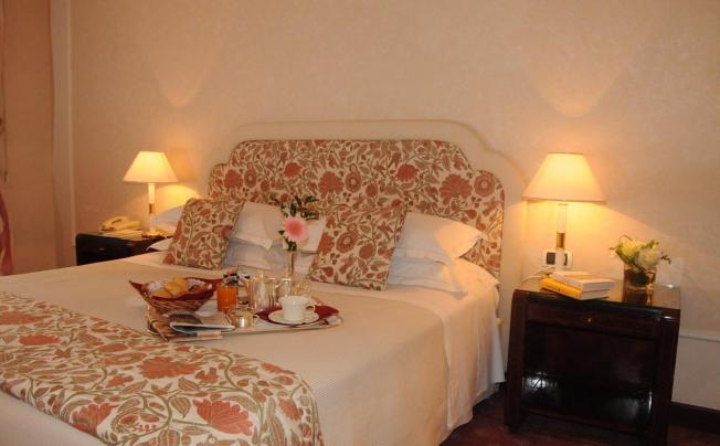 Фото отеля De La Ville Hotel