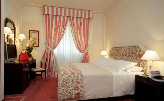 Фото отеля De La Ville Hotel