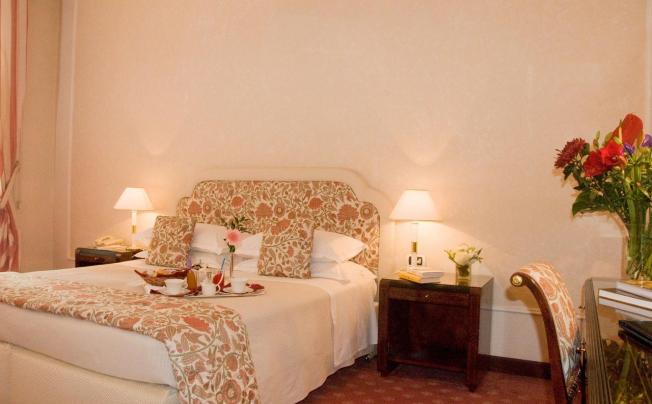Фото отеля De La Ville Hotel