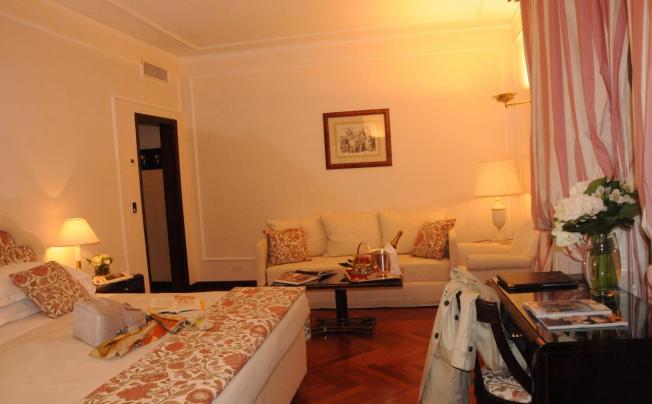 Фото отеля De La Ville Hotel
