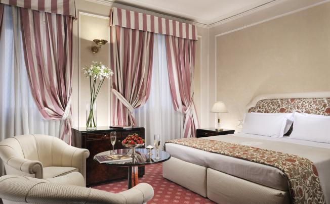 Фото отеля De La Ville Hotel