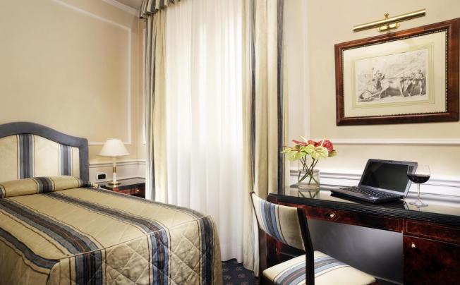 Фото отеля De La Ville Hotel