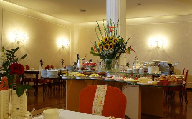 Фото отеля De La Ville Hotel