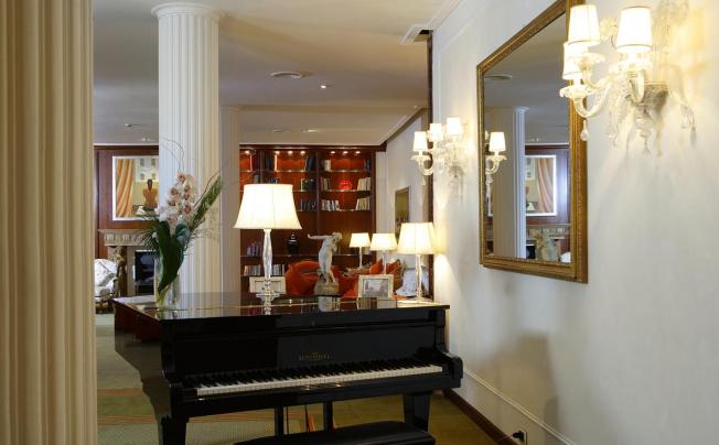 Фото отеля De La Ville Hotel