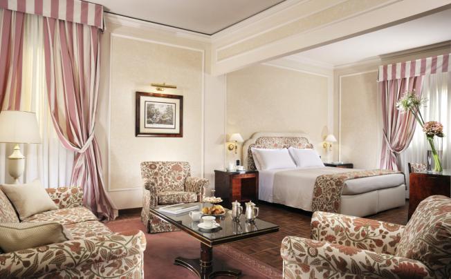 Фото отеля De La Ville Hotel
