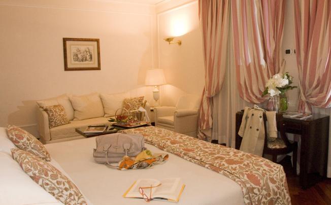 Фото отеля De La Ville Hotel
