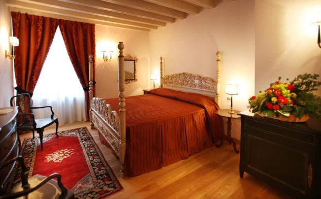 Фото отеля RELAIS DE CHARME IL SOGNO DI GIULIETTA 