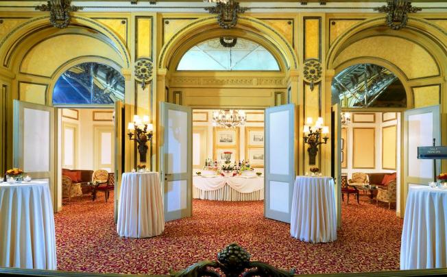Фото отеля The St. Regis Grand Hotel