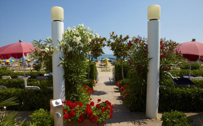 Фото отеля Ruhl Beach Hotel & Suites