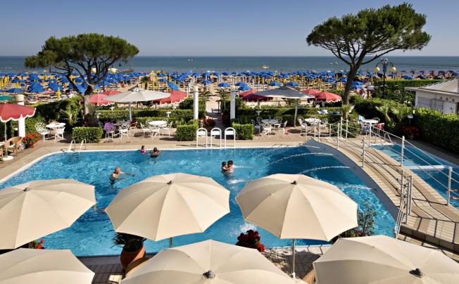 Фото отеля Ruhl Beach Hotel & Suites