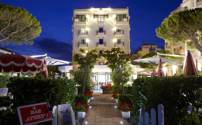 Фото отеля Ruhl Beach Hotel & Suites