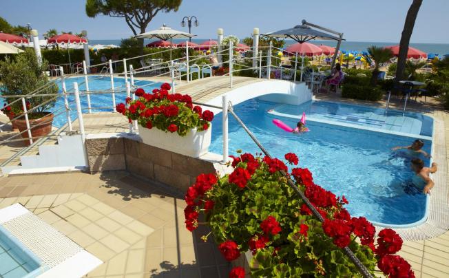 Фото отеля Ruhl Beach Hotel & Suites