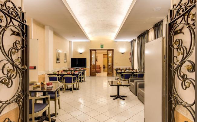 Фото отеля HOTEL MILANI