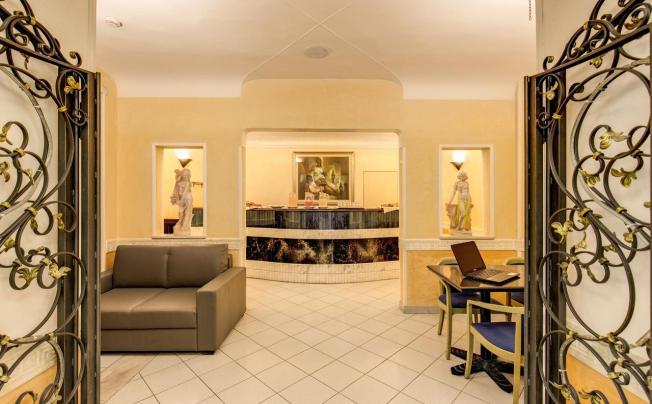 Фото отеля HOTEL MILANI