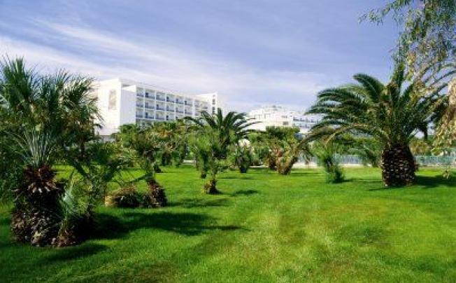 Фото отеля Serena Grand Hotel