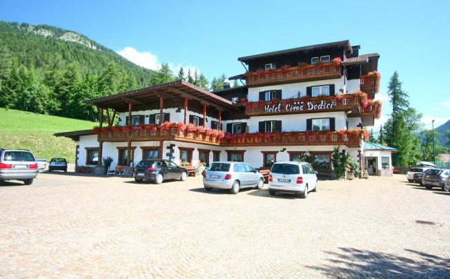 Фото отеля Cima Dodici Hotel