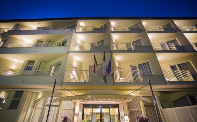 Фото отеля Grand Hotel