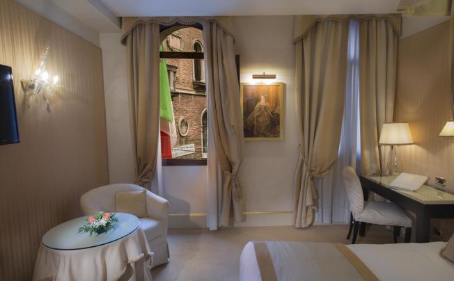 Фото отеля A La Commedia Hotel
