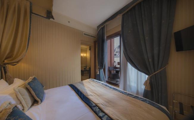 Фото отеля A La Commedia Hotel