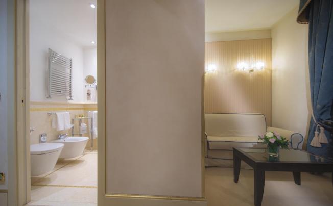 Фото отеля A La Commedia Hotel