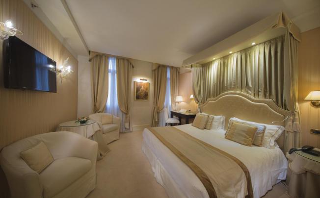 Фото отеля A La Commedia Hotel