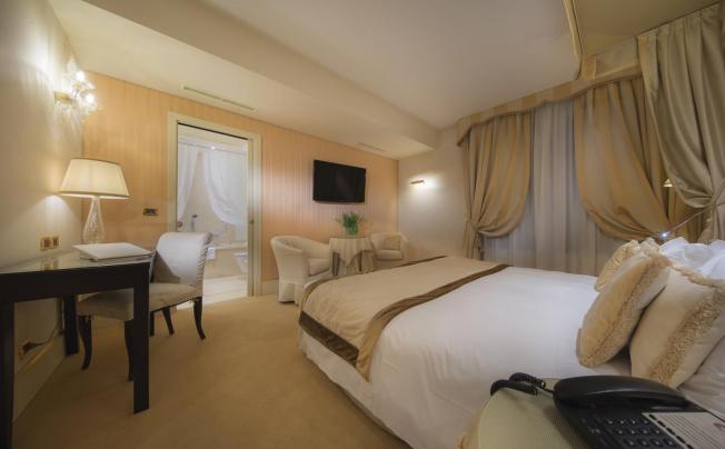 Фото отеля A La Commedia Hotel