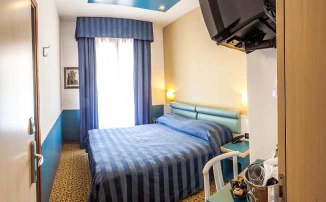 Фото отеля Christian Hotel