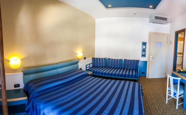 Фото отеля Christian Hotel