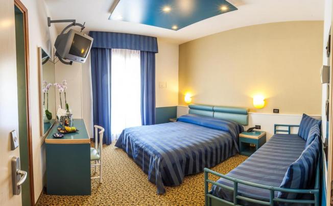 Фото отеля Christian Hotel